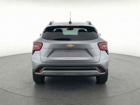 Used 2025 Chevrolet Trax LT w/ LT Convenience Package FWD image 7