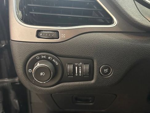 Used 2019 Jeep Cherokee Limited AWD/4WD image 12