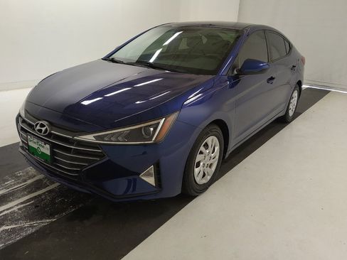Used 2020 Hyundai Elantra SE FWD image 2