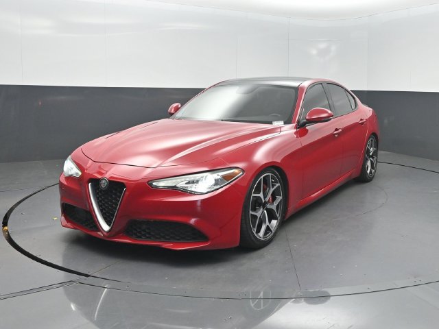 Used 2019 Alfa Romeo Giulia Ti RWD image 2
