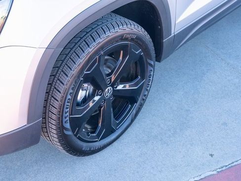 New 2026 Volkswagen Taos SEL AWD/4WD image 10