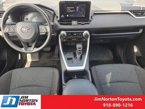 Used 2025 Toyota RAV4 XLE FWD image 28