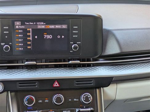 Used 2024 Kia Carnival LX image 19