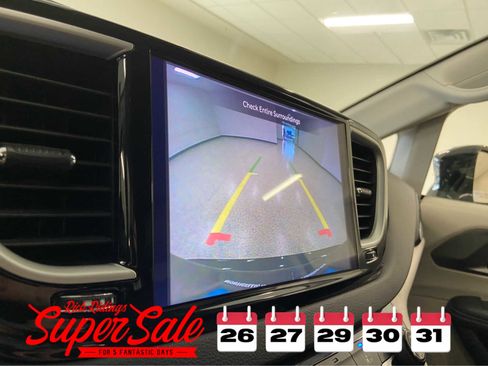 Used 2024 Chrysler Pacifica Touring-L image 32