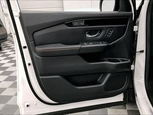 Used 2024 Honda Pilot TrailSport image 21