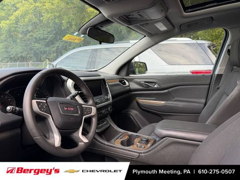 Certified 2023 GMC Acadia SLE w/ Driver Convenience Package AWD/4WD image 9