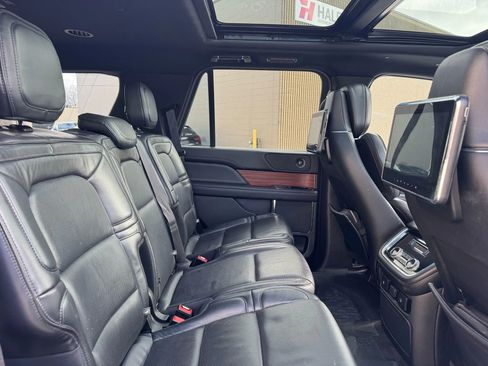 Used 2019 Lincoln Navigator Reserve image 29
