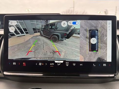 Used 2025 Ford Expedition Active image 35