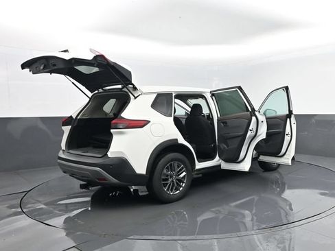 Used 2023 Nissan Rogue S AWD/4WD image 28