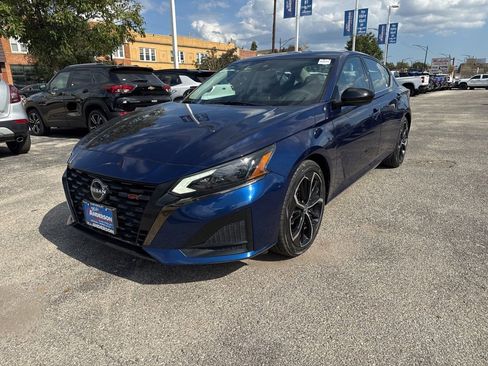 Used 2023 Nissan Altima 2.5 SR image 3