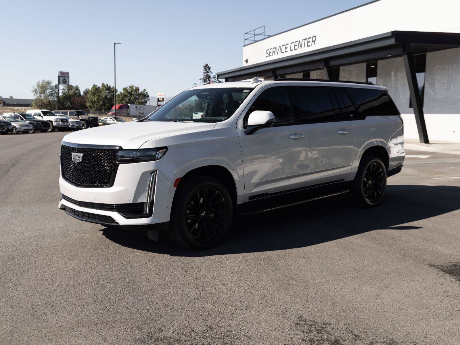 Used 2024 Cadillac Escalade ESV Sport w/ LPO, ONYX Package AWD/4WD image 4