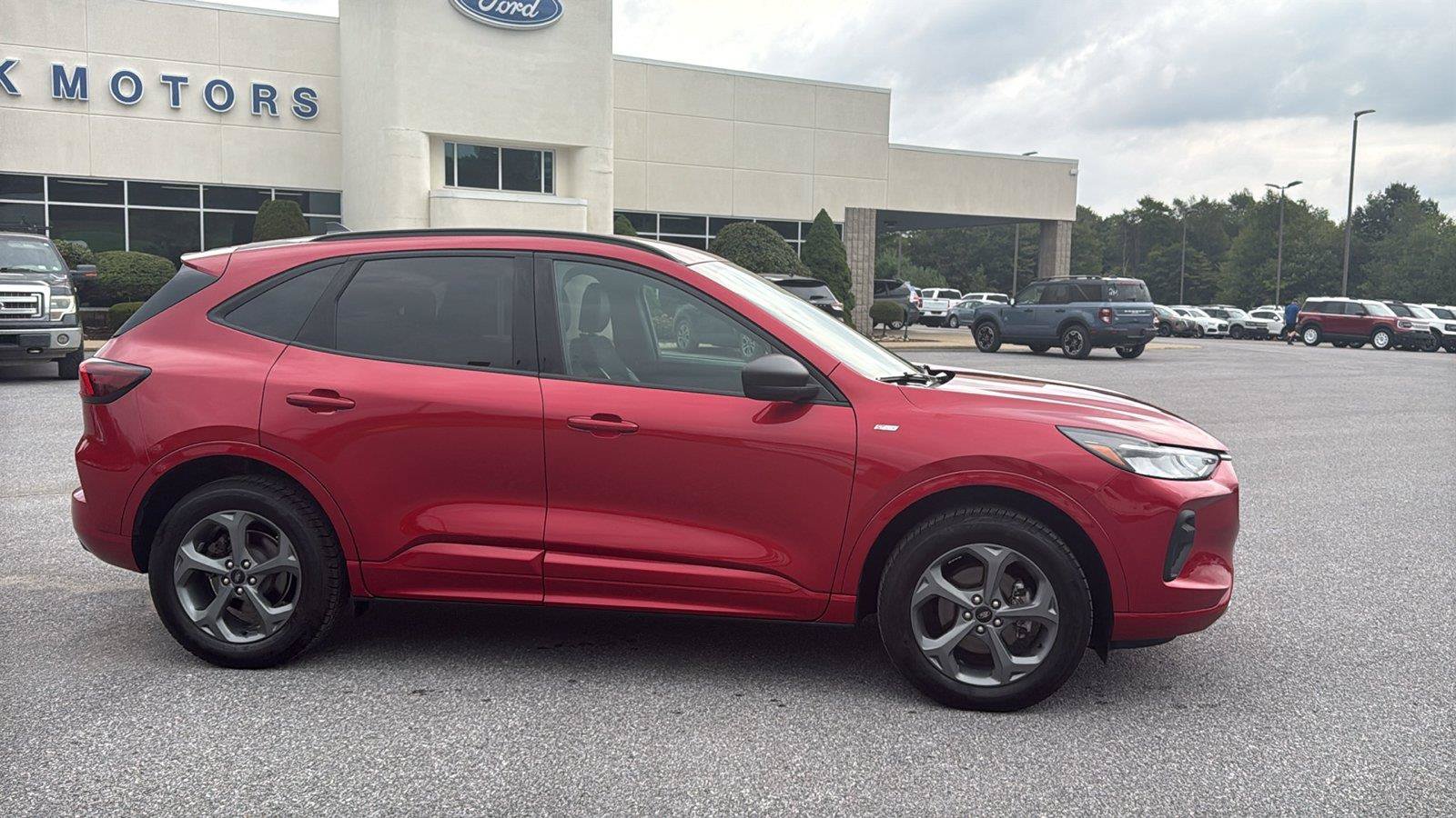 Used 2024 Ford Escape ST-Line w/ Tech Pack #1 AWD/4WD image 2