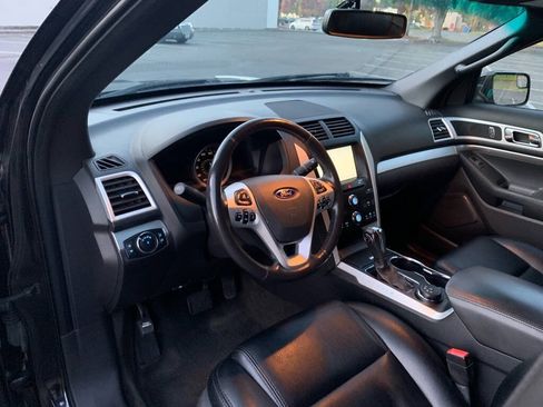 Used 2015 Ford Explorer XLT AWD/4WD image 10