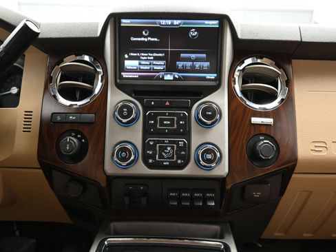 Used 2015 Ford F250 Lariat w/ Lariat Interior Package AWD/4WD image 17