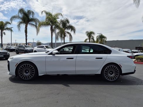 Used 2025 BMW 760i xDrive AWD/4WD image 7