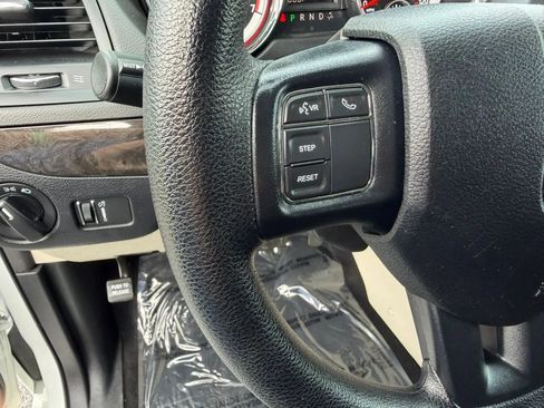 Used 2018 Dodge Grand Caravan SE w/ UConnect Hands-Free Group FWD image 16