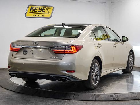Used 2018 Lexus ES 350 w/ Navigation System Package FWD image 4