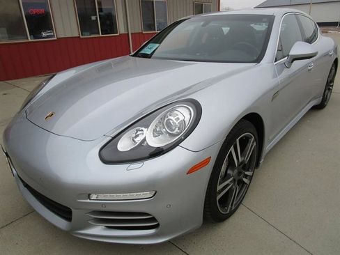 Used 2014 Porsche Panamera S image 3