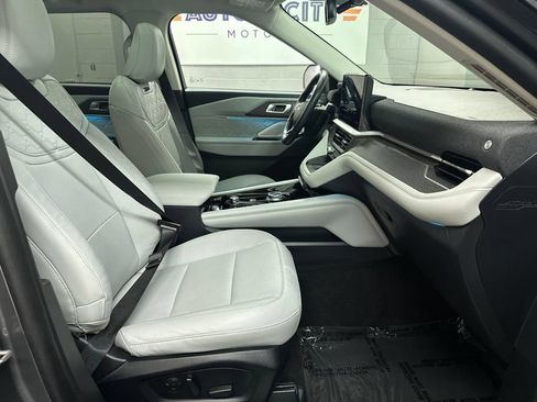 Used 2025 Ford Explorer Platinum w/ Ultimate Package AWD/4WD image 20