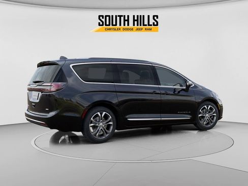 New 2026 Chrysler Pacifica Pinnacle image 4