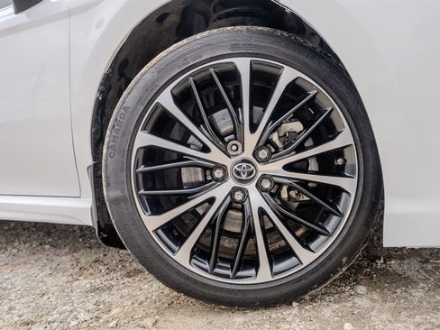 Used 2019 Toyota Camry SE image 13