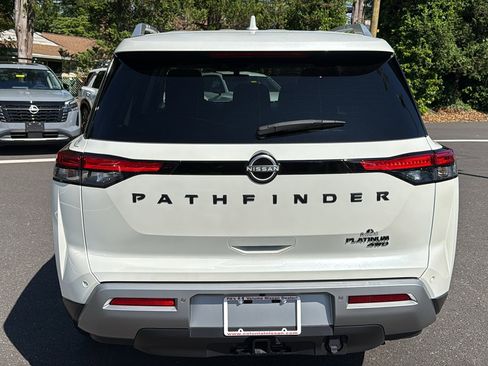 Certified 2024 Nissan Pathfinder Platinum w/ Black Appearance Package AWD/4WD image 25