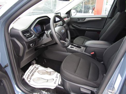 Used 2025 Ford Escape Active AWD/4WD image 11