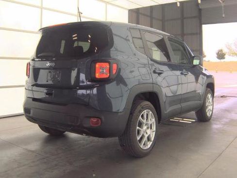 Used 2023 Jeep Renegade Latitude AWD/4WD image 5