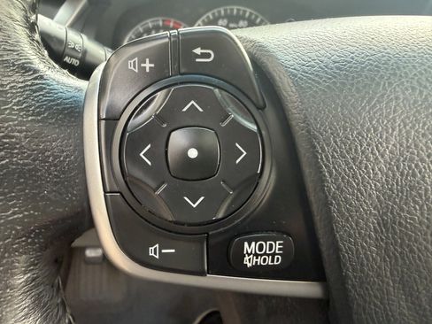 Used 2012 Toyota Camry XLE FWD image 30