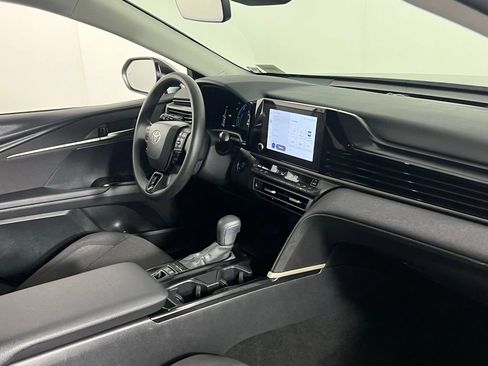 Used 2025 Toyota Camry LE image 29