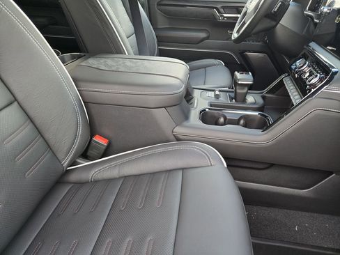 New 2026 GMC Sierra 1500 AT4X w/ LPO, Black Badging Package AWD/4WD image 9