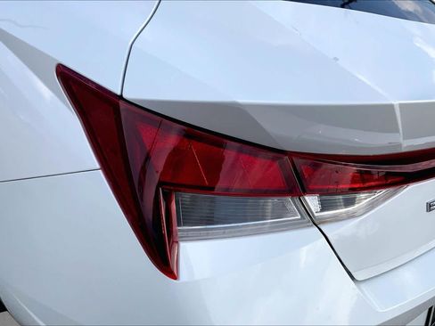 Used 2021 Hyundai Elantra SE FWD image 29