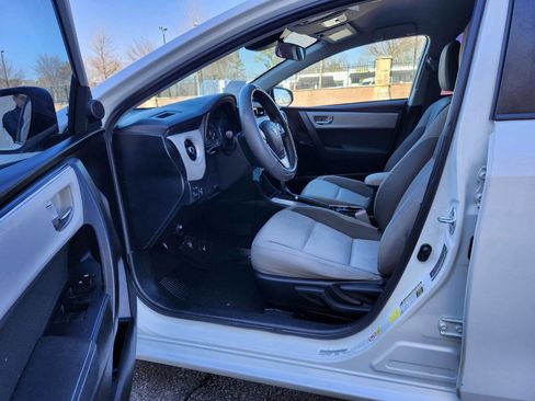 Used 2017 Toyota Corolla LE image 4