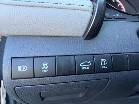 Used 2024 Toyota Camry SE image 11