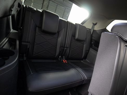 Used 2025 Volkswagen Atlas SE image 10