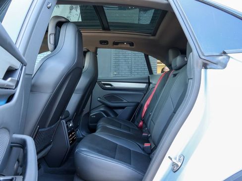 Certified 2025 Porsche Macan 4 Electric image 29