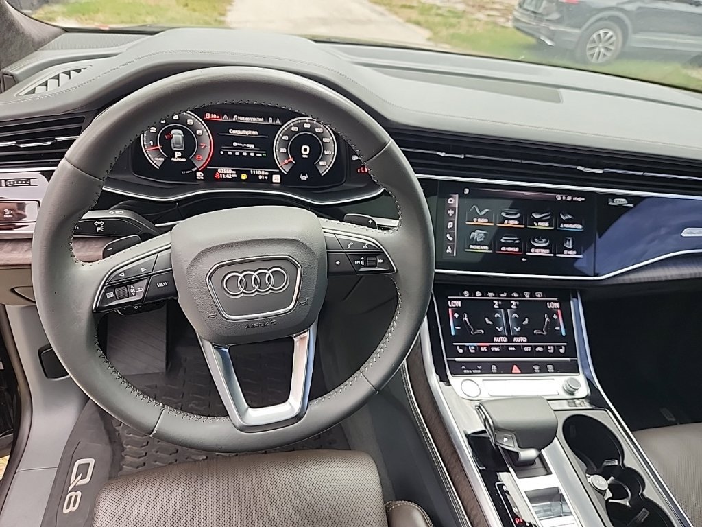 Used 2019 Audi Q8 Prestige w/ Luxury Package AWD/4WD image 4