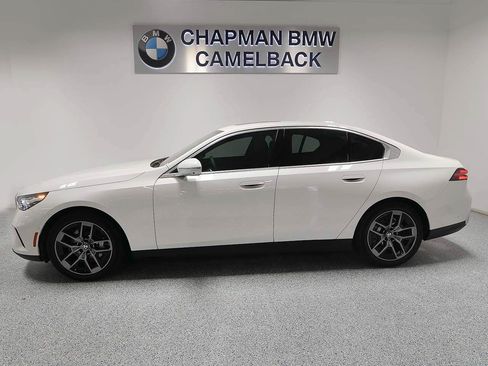 Used 2026 BMW 530i w/ Premium Package RWD image 3