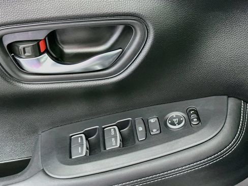 Used 2025 Honda HR-V EX-L image 18