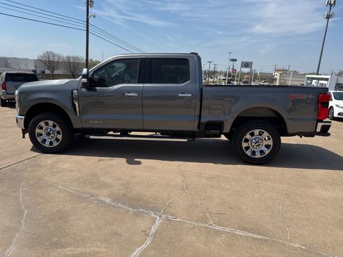 Used 2025 Ford F250 Lariat w/ Chrome Package image 4