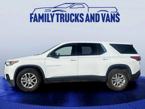 Used 2020 Chevrolet Traverse LS image 2