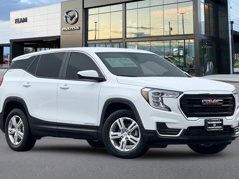 Used 2024 GMC Terrain SLE image 2