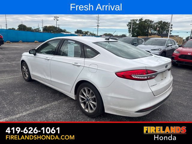 Used 2017 Ford Fusion SE FWD image 3