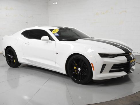 Used 2017 Chevrolet Camaro LT RWD image 1