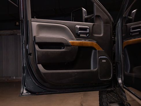 Used 2019 Chevrolet Silverado 2500 LTZ w/ Duramax Plus Package AWD/4WD image 32