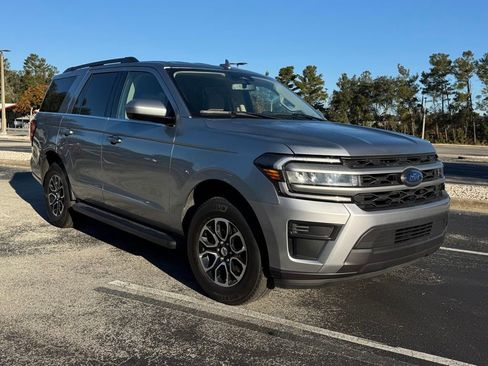 Used 2024 Ford Expedition XLT image 9