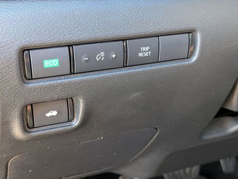Used 2024 Nissan Sentra SV FWD image 17