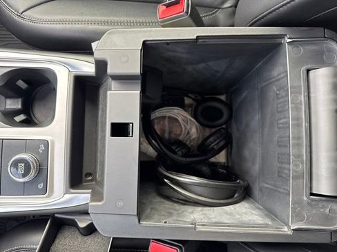 Used 2022 Ford Explorer XLT w/ Equipment Group 202A image 25