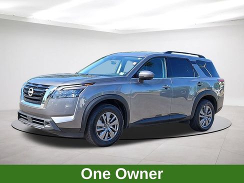 Used 2025 Nissan Pathfinder SV FWD image 3