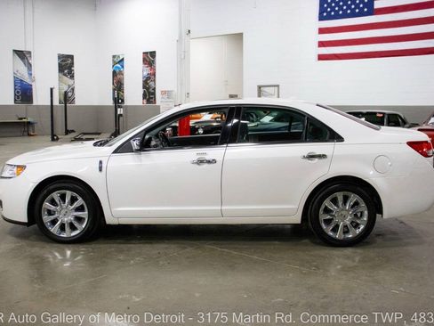 Used 2012 Lincoln MKZ FWD image 3